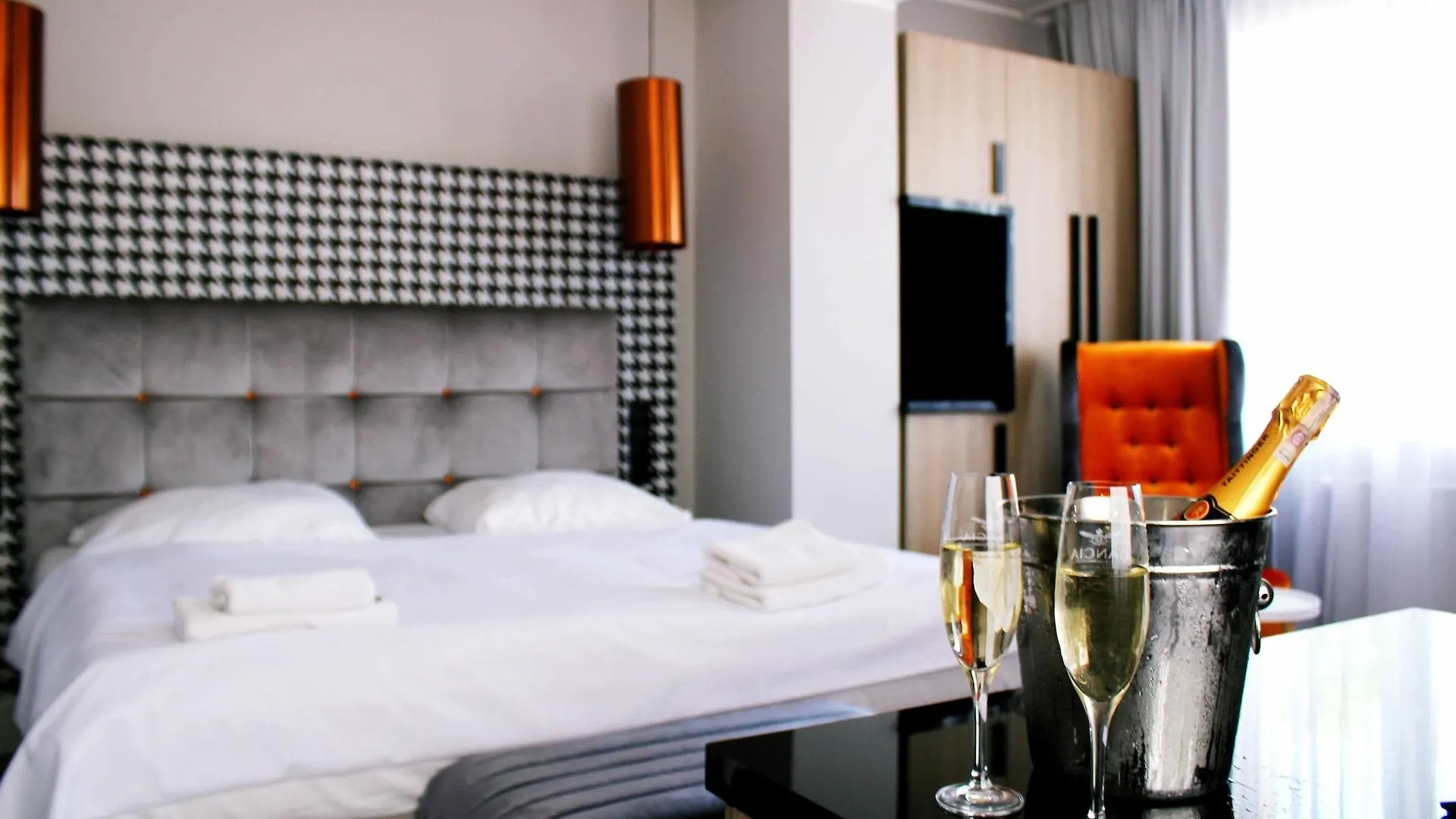 Hotel Pomaranczowa Plaza location